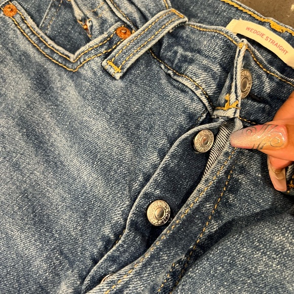Levi’s Wedgie Fit Straight Leg Jeans - Picture 3 of 5
